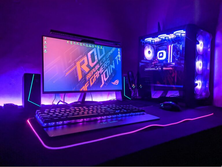 Gaming setup με RGB φωτισμό